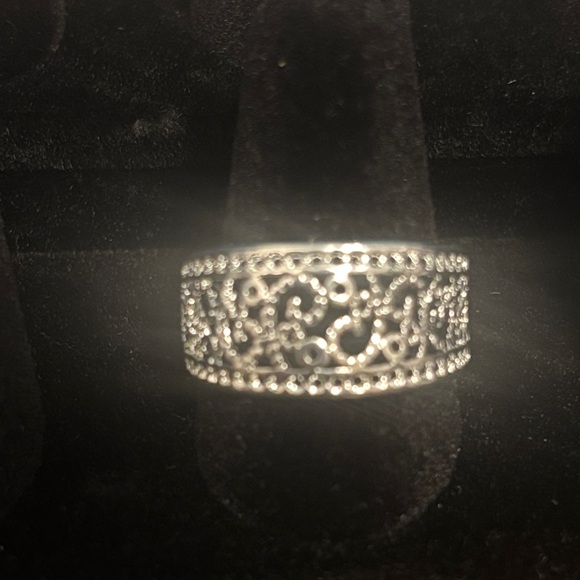 Jewelry - Elegant Silver Filigree Ring